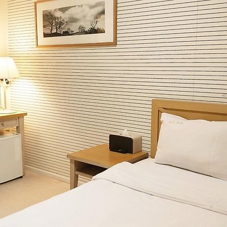 Golden Park Hotel Jeju Bagian luar foto