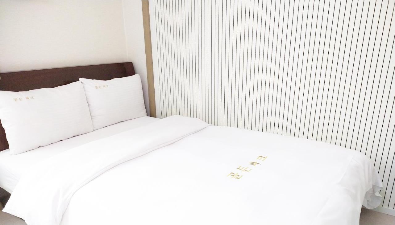 Golden Park Hotel Jeju Bagian luar foto
