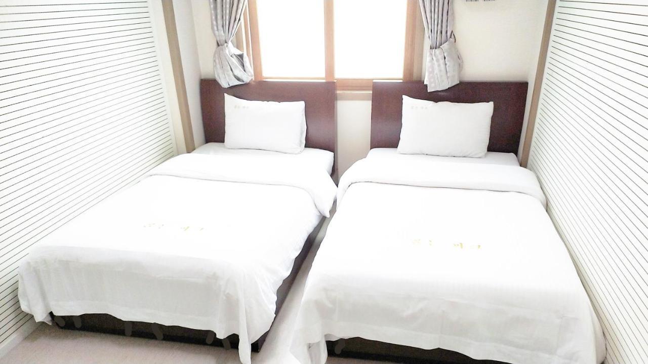 Golden Park Hotel Jeju Bagian luar foto