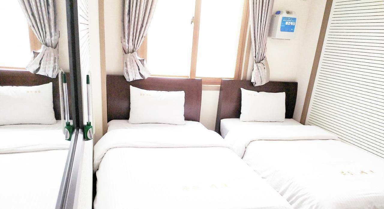 Golden Park Hotel Jeju Bagian luar foto