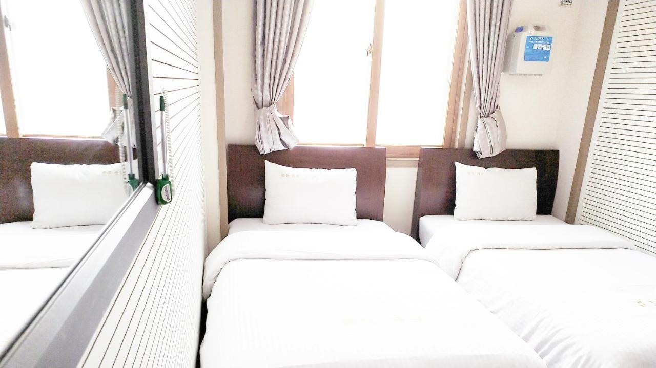 Golden Park Hotel Jeju Bagian luar foto